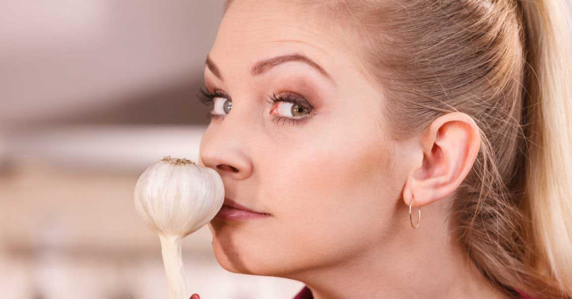  Beli luk za bubuljice!Tvoj odličan saveznik!